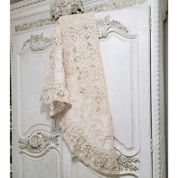 Battenberg on heavy cotton lace throw triangle shawl bed cover - Picture 9 of 10